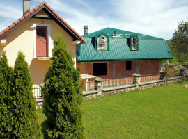 Kuće  na Cetinju-620m2